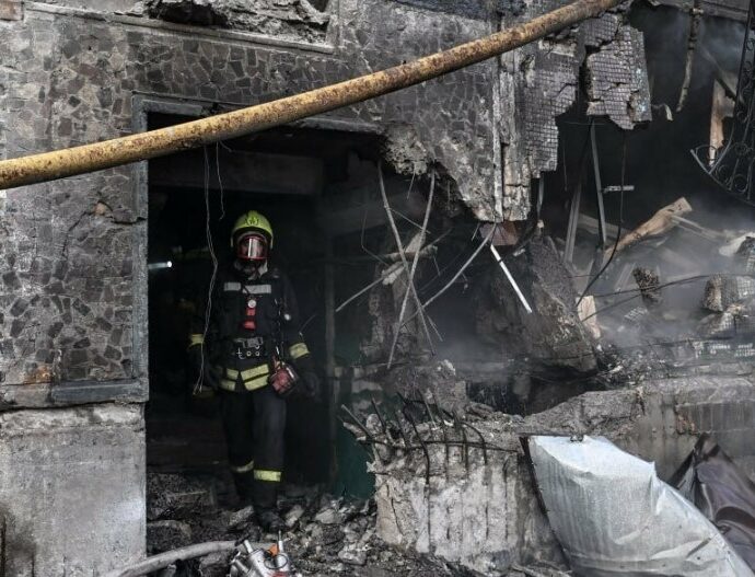 Атака середмістя Запоріжжя: Керована авіабомба влучила у 9-поверхівку на Фортечній — двоє загиблих 3 040726