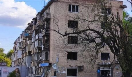РФ атакувала Запоріжжя: Керована авіабомба здетонувала неподалік від автовокзала, постраждали багатоповерхівки 26 0507