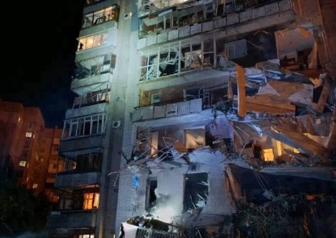 Росія вдарила КАБами по Запоріжжю: у Хортицькому районі зруйновано 14-поверховий будинок 4 0507