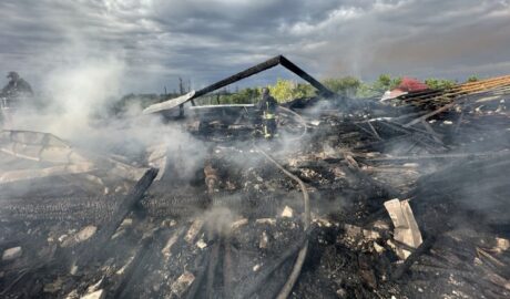 Російський «Шахед» атакував багатоповерхівку в Запоріжжі: Горів будинок на вулиці Незалежної України 29 0907