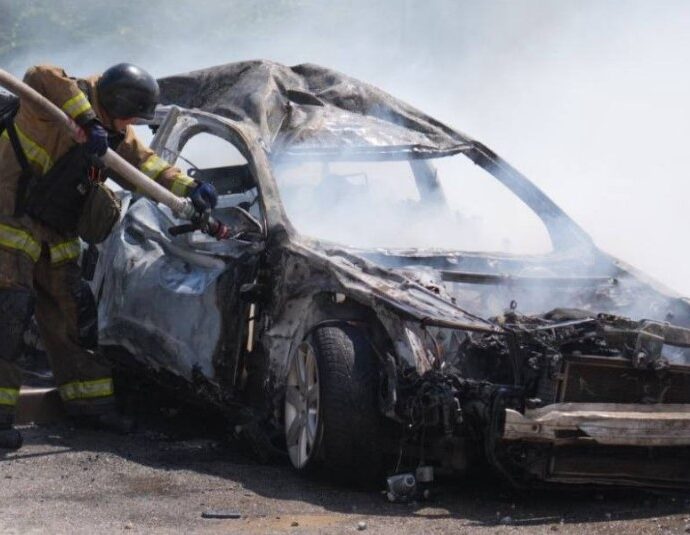 Росіяни атакували Запоріжжя керованими авіабомбами: Чоловік живцем згорів у власному авто 1 1