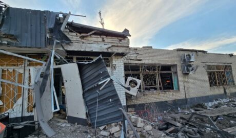Російські удари по Мар'ївці: біля магазину загинула жінка, двох людей госпіталізовано, збитки ТОВ «Грядка Оранж» перевищили 4 мільйони гривень 27 1