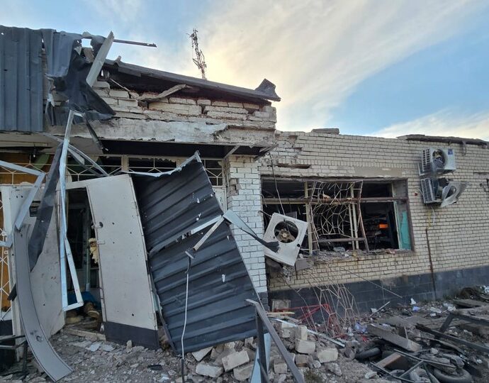 Російські удари по Мар'ївці: біля магазину загинула жінка, двох людей госпіталізовано, збитки ТОВ «Грядка Оранж» перевищили 4 мільйони гривень 2 1