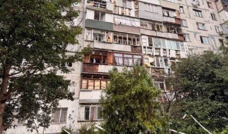 Росіяни атакували 9-поверхівку у Запоріжжі: 72 мешканці Космосу звернулися по допомогу через пошкоджене житло 27 1007