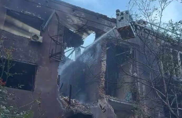 Російська атака Запоріжжя: На Металургів люди стрибали з четвертого поверху аби врятуватися 6 1307