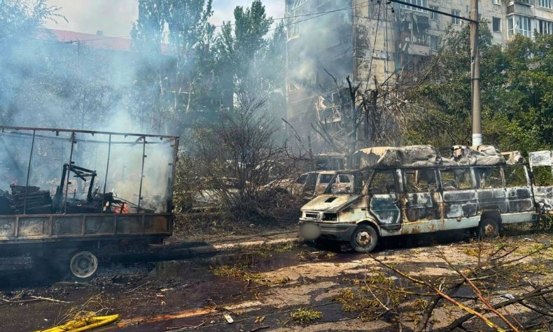 Керована авіабомба знищила під'їзд 9-поверхівки у Запоріжжі: кількість загиблих зросла до 2 1 21072026