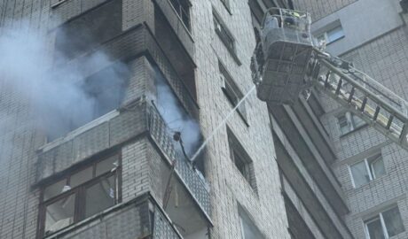 Російський БпЛА атакував багатоповерхівку в Запоріжжі: Горіла квартира на 7-му поверсі 27 2907