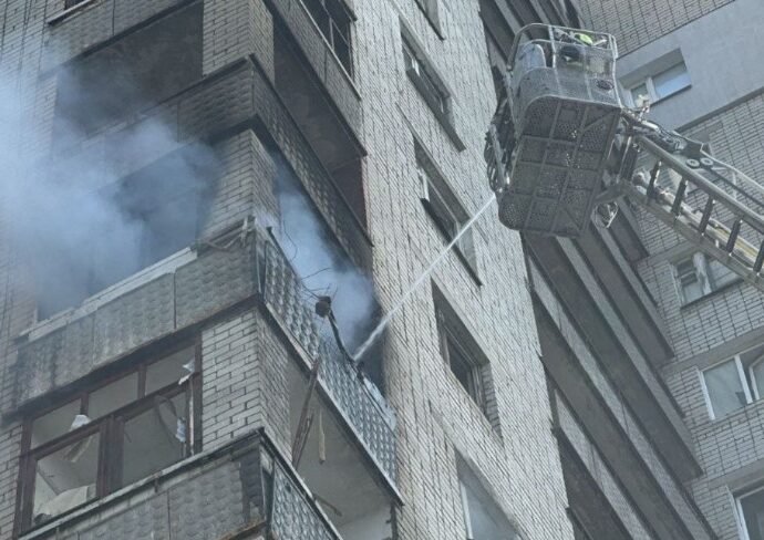 Російський БпЛА атакував багатоповерхівку в Запоріжжі: Горіла квартира на 7-му поверсі 1 2907