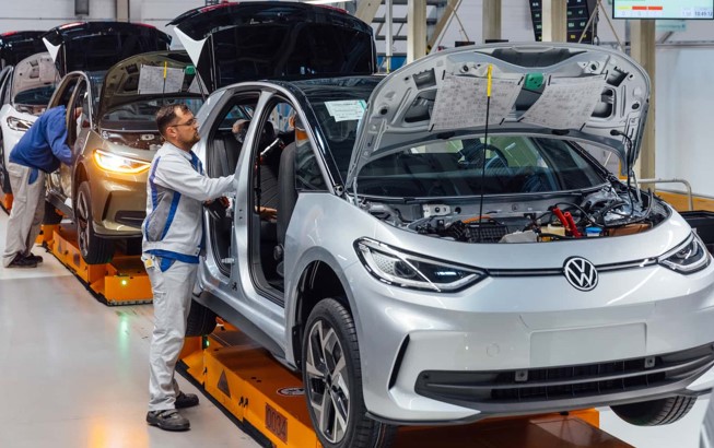 Volkswagen на межі історичної трансформації: загроза закриття заводів та масові скорочення 1 Volkswagen plant