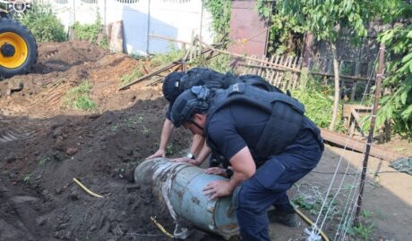 Мешканець Запоріжжя знайшов на своєму городі нерозірвану 500-кілограмову авіабомбу 28 aviabomb zaporozhe