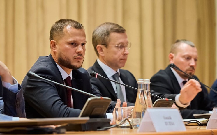 Мільярдні проєкти замість людей: новий міністр транспорту не згадав про жебрацькі зарплати українських залізничників 1 kalashnik