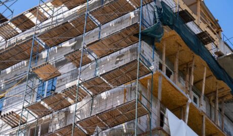 Відбудова Запоріжжя: у пошкодженому будинку на проспекті Моторобудівників роботи виконані на 58% 26 motorostroiteley2026