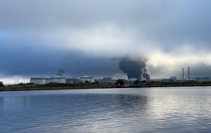 Україна вивела з ладу майже 43% нафтопереробних потужностей РФ: дрони атакували нафтовий термінал під Санкт-Петербургом 17 npz peterburggg