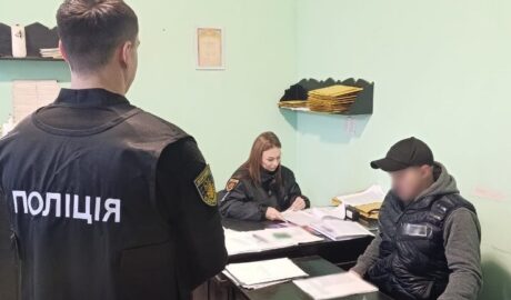 В Запоріжжі затримали «псевдобанкірів», які ошукали 41 людину на майже 3 млн гривень 27 police