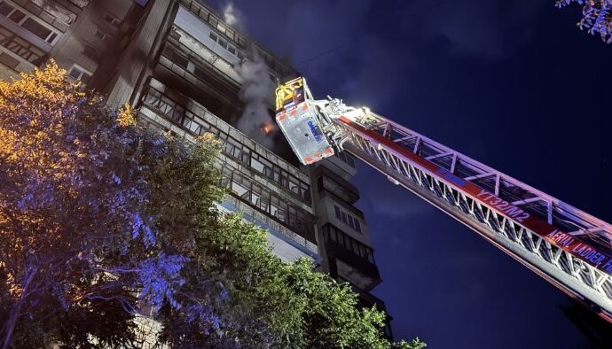 У Запоріжжі рятувальники витягли з вогню 77-річного чоловіка та його собаку 6 pozhar0707