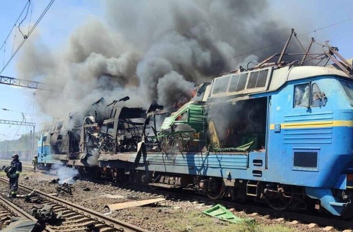 Росія атакувала поїзд на Запоріжжі: пасажирів довелося терміново евакуйовувати 1 ukrzaliznica udar