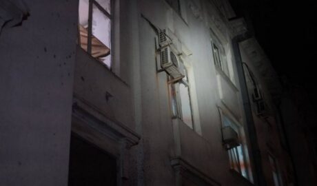 Росіяни атакували дитячу обласну лікарню в Запоріжжі: пошкоджено фасад і вікна 26 11