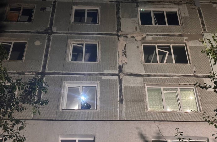 Росіяни вночі атакували Запоріжжя: Пожежа у приватному будинку, пошкоджені багатоповерхівки 1 1808
